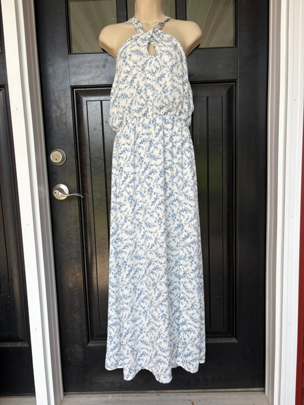 Gilli Blue and White Floral Twisted Halter Maxi Dress, size M